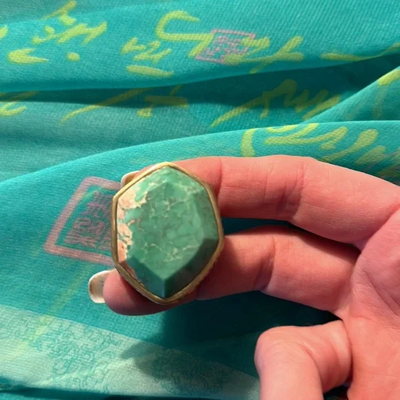 Big, synthetic turquoise ring size 7 - Picture 4 of 8